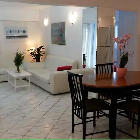 Flor De Mayo,Apt In Alimos Near The Sea Athen Exterior foto