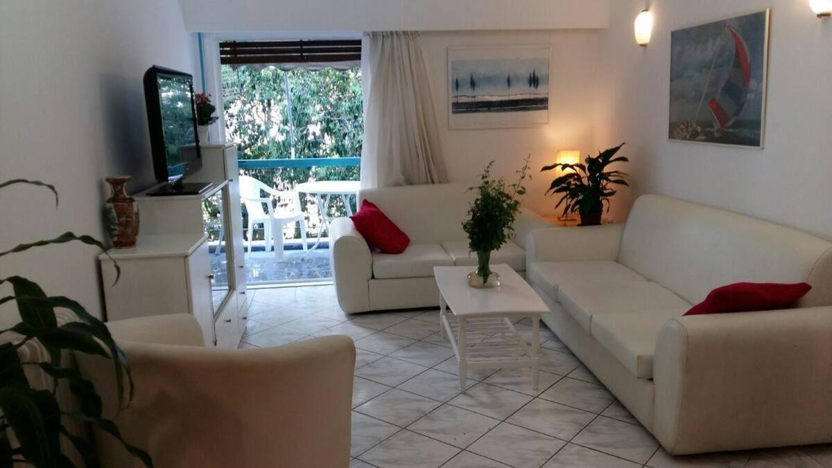 Flor De Mayo,Apt In Alimos Near The Sea Athen Exterior foto