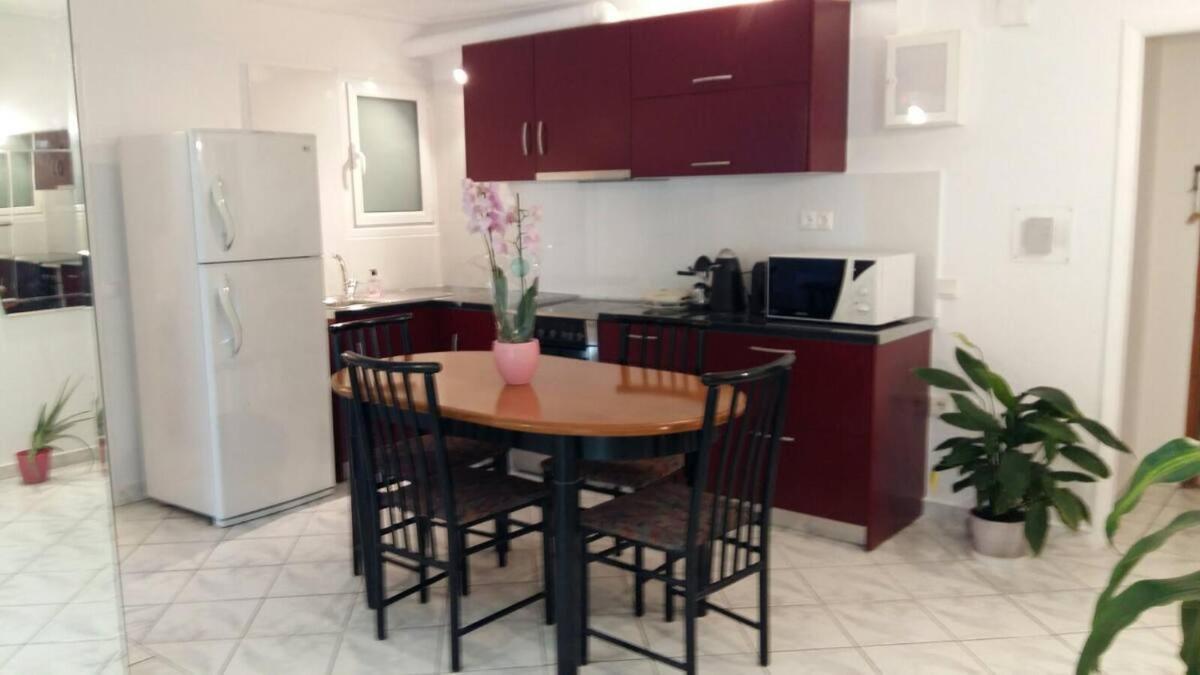 Flor De Mayo,Apt In Alimos Near The Sea Athen Exterior foto